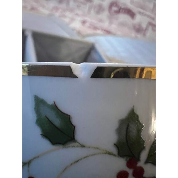 RARE Christmas Holiday Vine Fine for 8 Dinnerware Plates Cups Saucers Bowls - Picture 15 of 16
